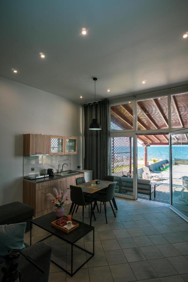 Seashell Luxury Apartment Nikiti  Eksteriør billede